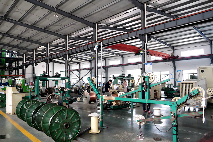 挤压机生产车间